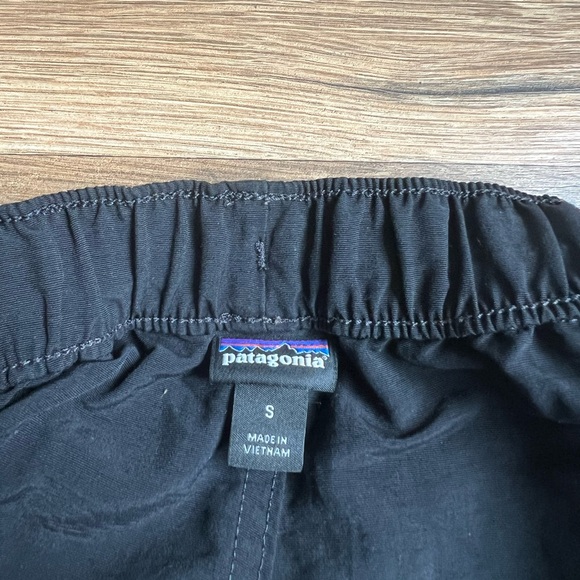 Patagonia barely baggies black - Picture 4 of 5
